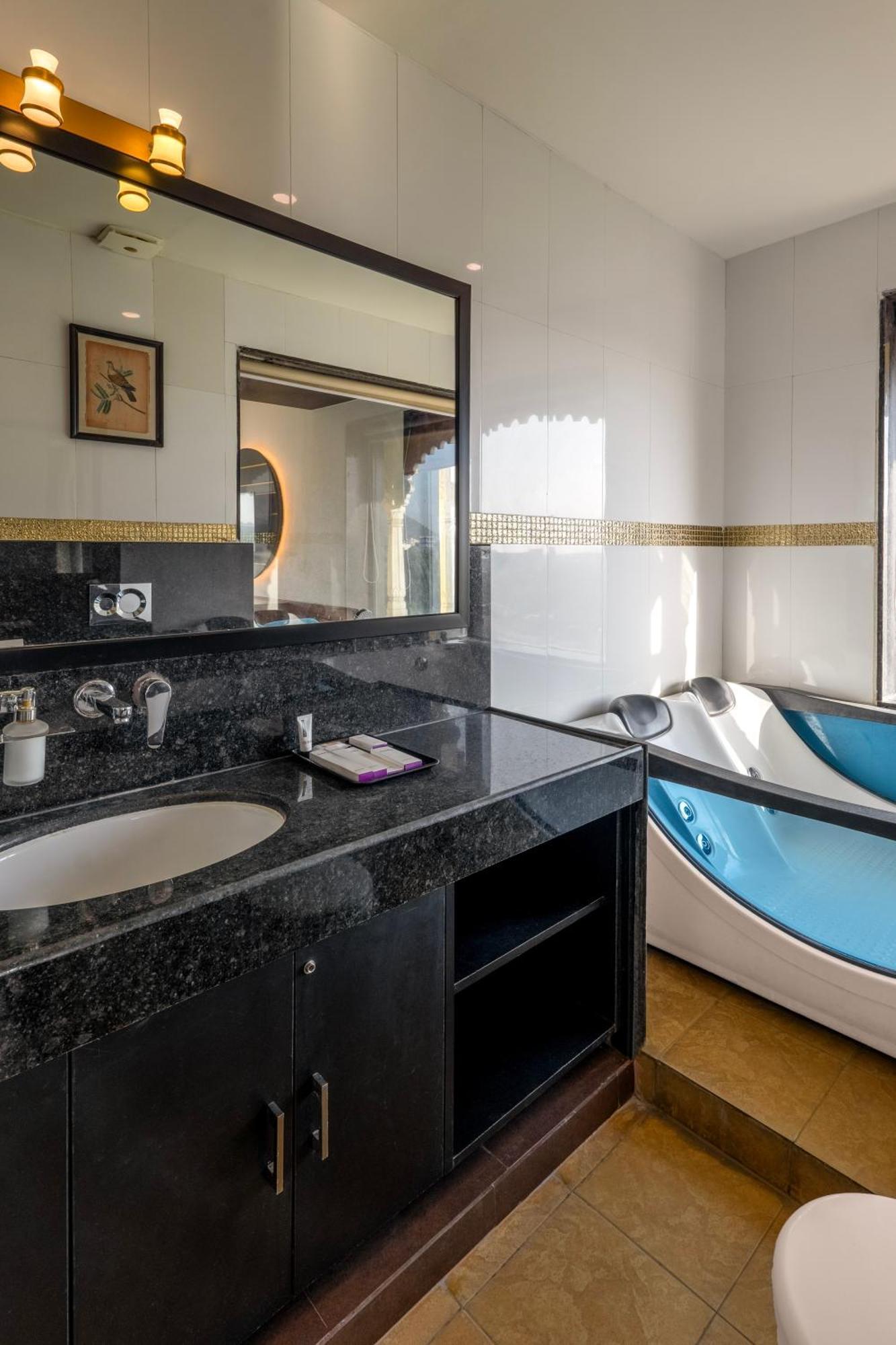 Sterling Balicha Udaipur Hotel Ngoại thất bức ảnh